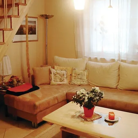 Three-bedroom Holiday In Roding Ot
